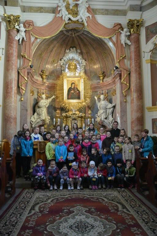 Parafia Piotra I Pawła Brzozowice Wycieczka Scholki do Rud - Sanktuarium Matki Bożej Pokornej - Parafia